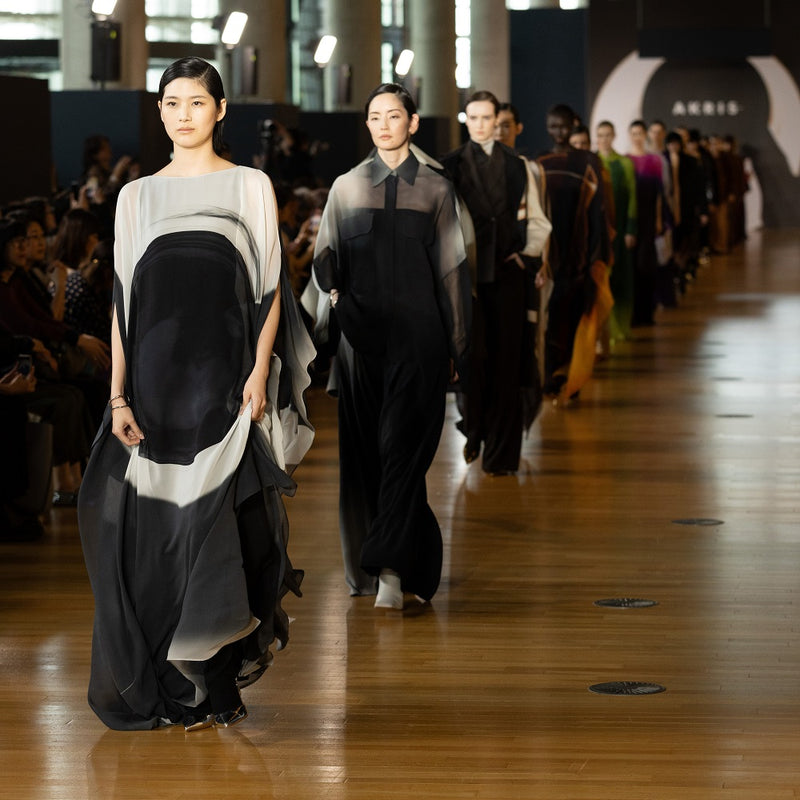 国立新美術館で2024年秋冬コレクションを披露