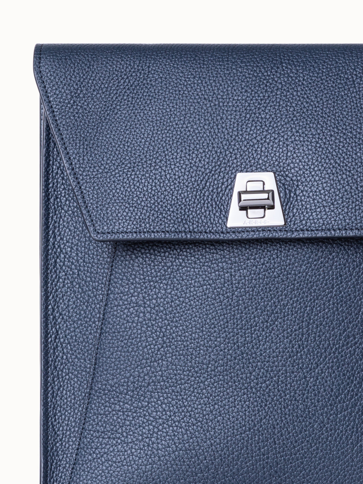 アクリスアヌーク スモールメッセンジャー