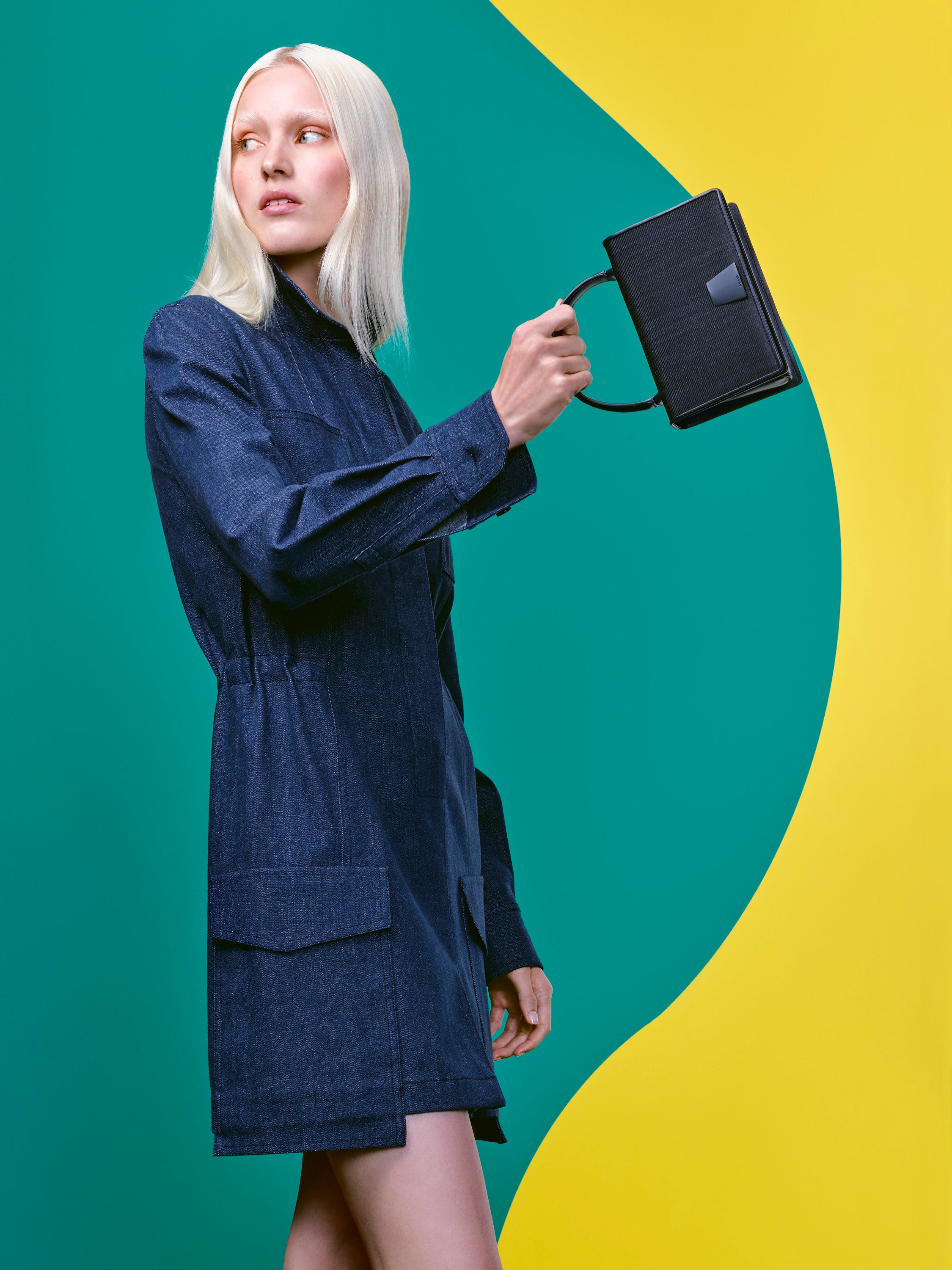 【極美品・イタリア製】AKRIS ミニボストンバッグ キルティング レザー 鍵付 極美品・イタリア製】AKRIS ミニボストンバッグ キルティング レザー