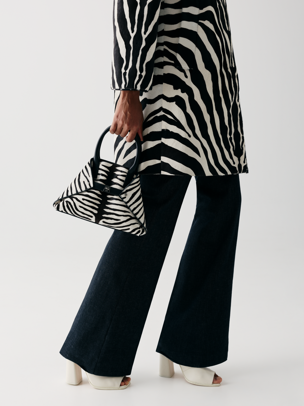 Designer アクリス アイ リトルメッセンジャー #editorial